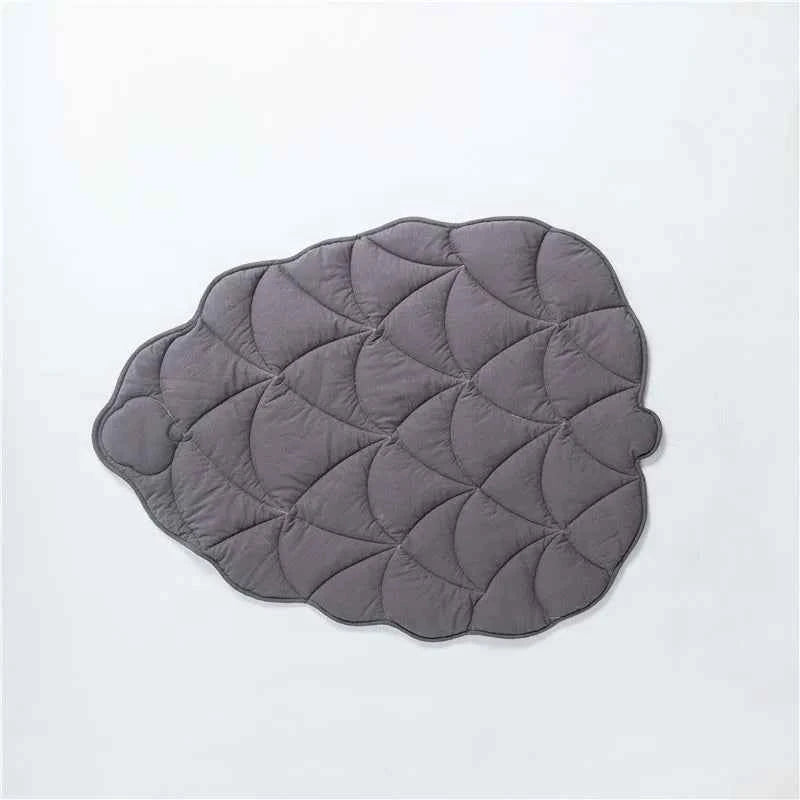 Belinana leaf shaped cooling pad for pets - Soft Quilted