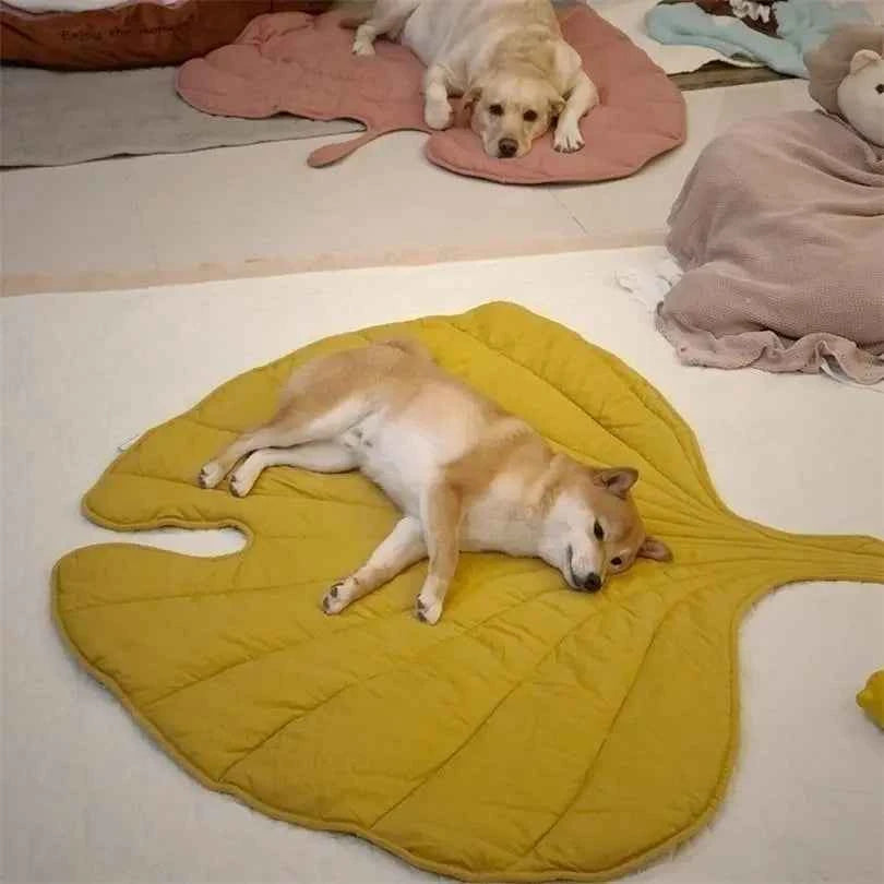 Belinana leaf shaped cooling pad for pets - Soft Quilted
