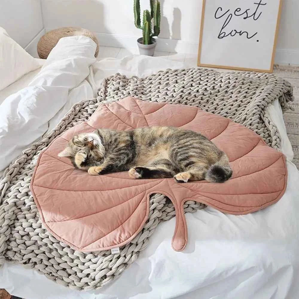 Belinana leaf shaped cooling pad for pets - Soft Quilted