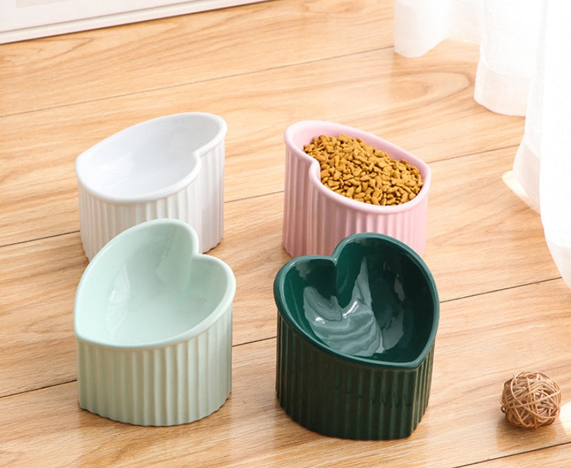 Set of four ceramic pet bowls inclined mouth in pastel colors for cats and small dogs, featuring heart shapes