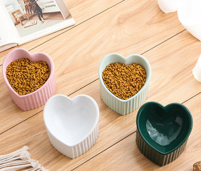 Belinana ceramic pet bowl inclined mouth in heart shape, available in pink, green, white, and blue for cats and dogs